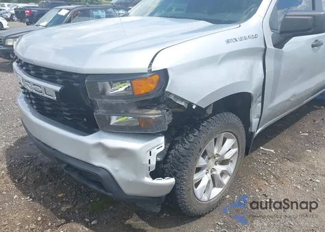 2019 Chevrolet Silverado 1500 Custom z USA, uszkodzony, nr VIN 1GCUYBEF2KZ408257